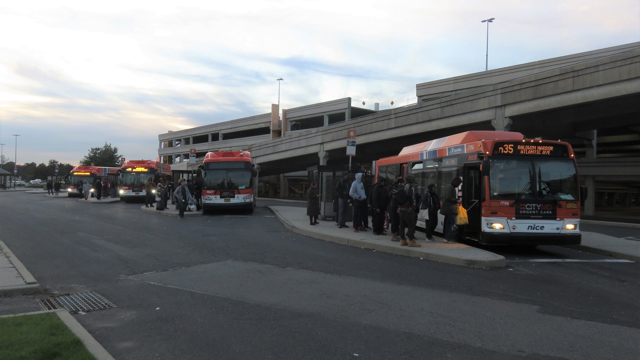 2018-10-16 NICE Bus at Roosevelt Field, Long Island